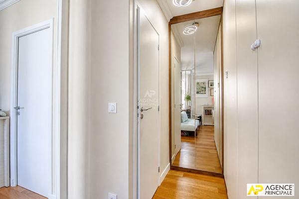 Versailles Avenue de Paris Grand studio 40.31 m² carrez situé au 1er étage avec ascenseur, cave et parking 304 000 € **  - Référence  28940