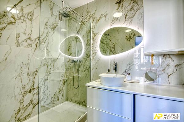 Versailles Avenue de Paris Grand studio 40.31 m² carrez situé au 1er étage avec ascenseur, cave et parking 304 000 € **  - Référence  28940