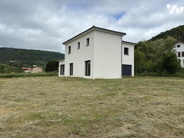 Maison d'habitation avec jardin attenant