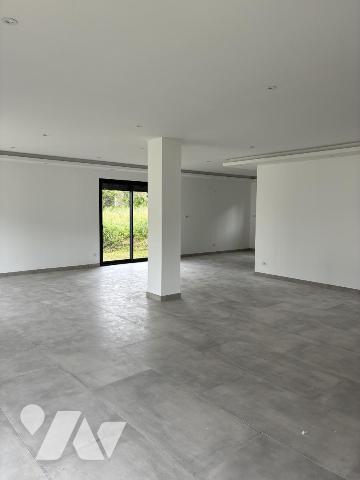 Maison d'habitation avec jardin attenant