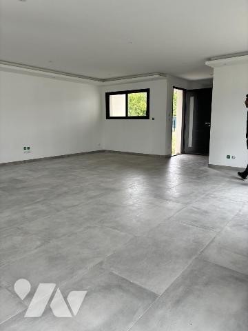 Maison d'habitation avec jardin attenant