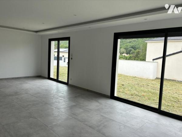 Maison d'habitation avec jardin attenant