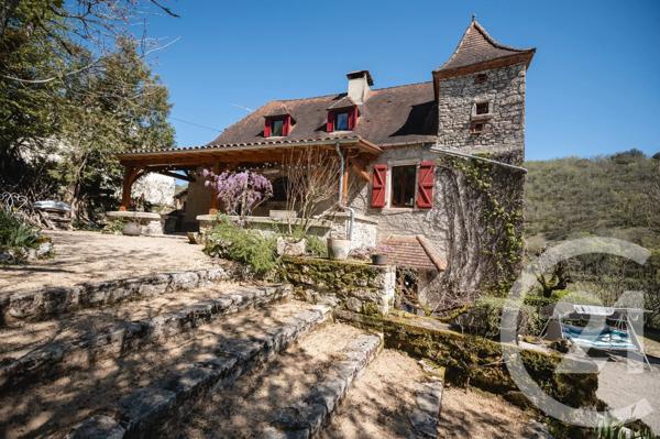 Maison à vendre  10 pièces - 249 m 2   SARRAZAC  - 46