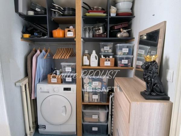 Maison de charme avec 3 chambres et beaux espaces aménageables.