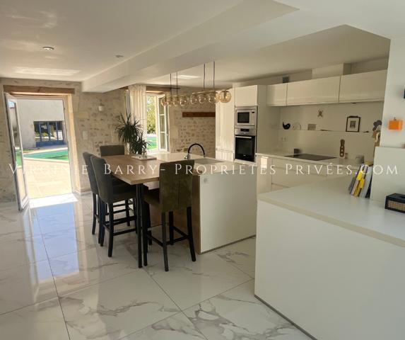 MAGNIFIQUE MAISON T5 AVEC PISCINE ET DEPENDANCES