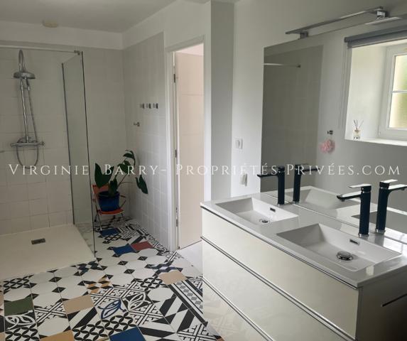 MAGNIFIQUE MAISON T5 AVEC PISCINE ET DEPENDANCES