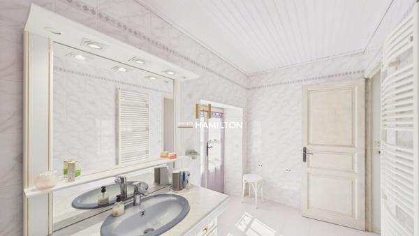 MAISON FAMILIALE À 1 KM DE LAGUEPIE : TERRASSE, JARDIN ET GARAGE INDÉPENDANT Laguepie