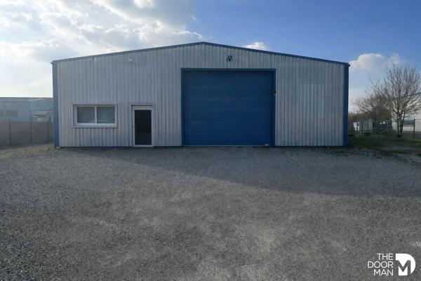 Locaux commerciaux - À vendre - 470 m² - CHAUMES EN RETZ | The Door Man