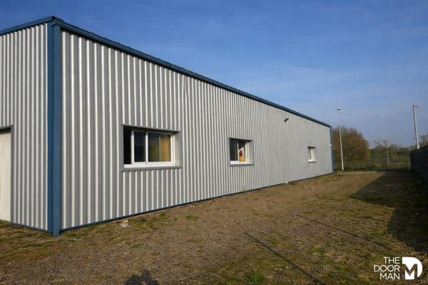 Locaux commerciaux - À vendre - 470 m² - CHAUMES EN RETZ | The Door Man