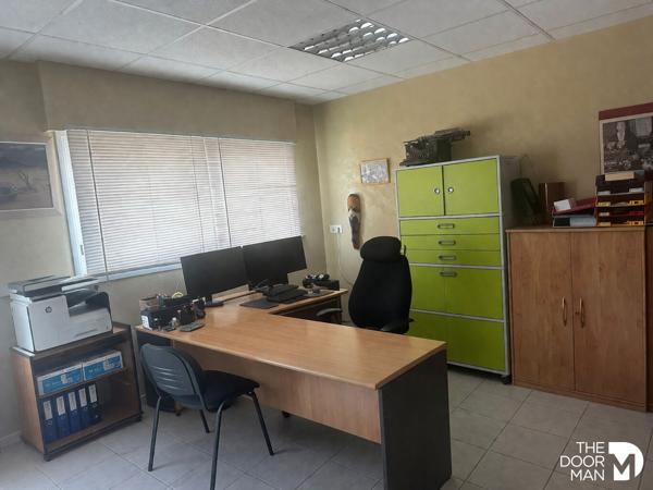 Locaux commerciaux - À vendre - 470 m² - CHAUMES EN RETZ | The Door Man