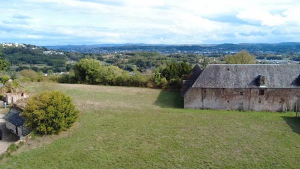 Charmante et grande propriété en pierre à rénovée avec terrain constructible