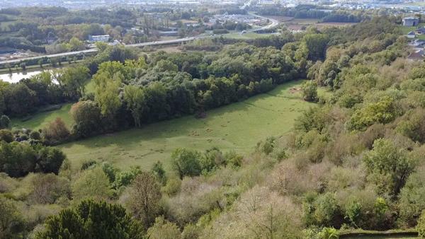 Charmante et grande propriété en pierre à rénovée avec terrain constructible