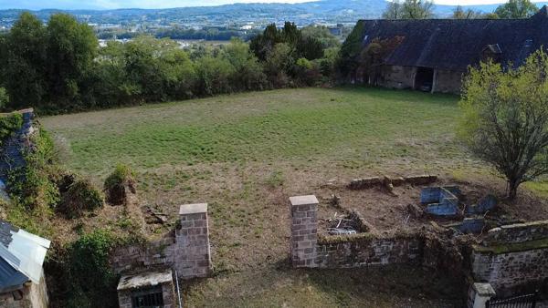 Charmante et grande propriété en pierre à rénovée avec terrain constructible