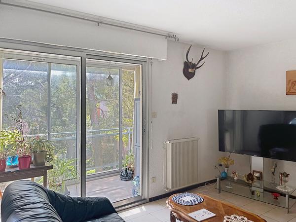À vendre Grand appartement T4 de 103 m² à La Seyne-sur-Mer.