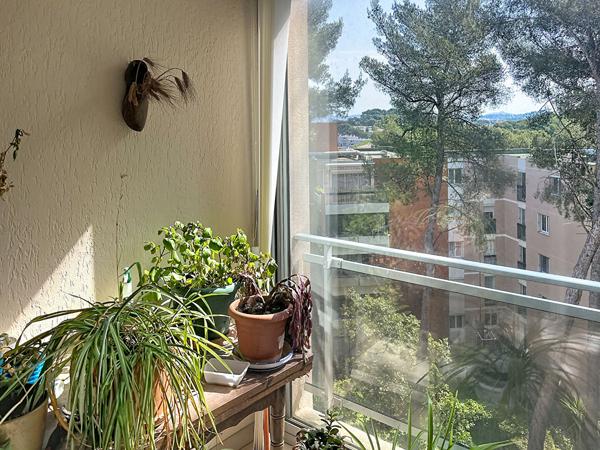 À vendre Grand appartement T4 de 103 m² à La Seyne-sur-Mer.