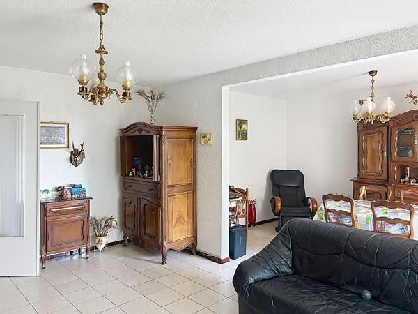 À vendre Grand appartement T4 de 103 m² à La Seyne-sur-Mer.