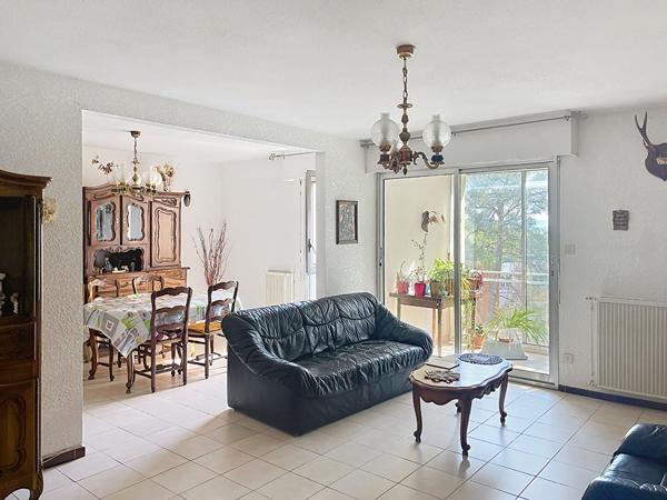 À vendre Grand appartement T4 de 103 m² à La Seyne-sur-Mer.