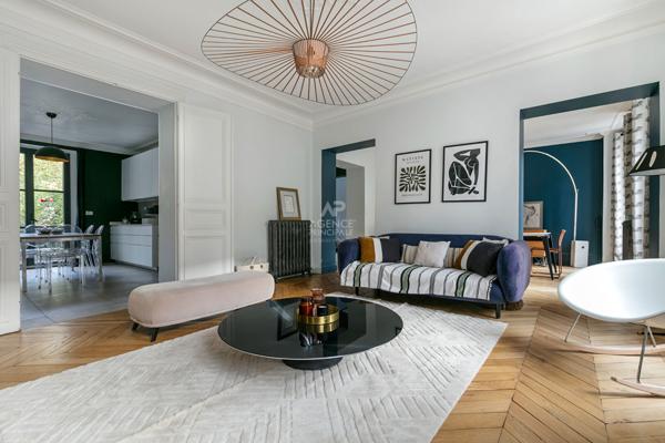 Versailles Notre-Dame Les Prés - Maison 12 pièces 267m² au sol avec terrasse et jardin agrémenté d'une piscine 1 990 000 € **  - Référence  28343