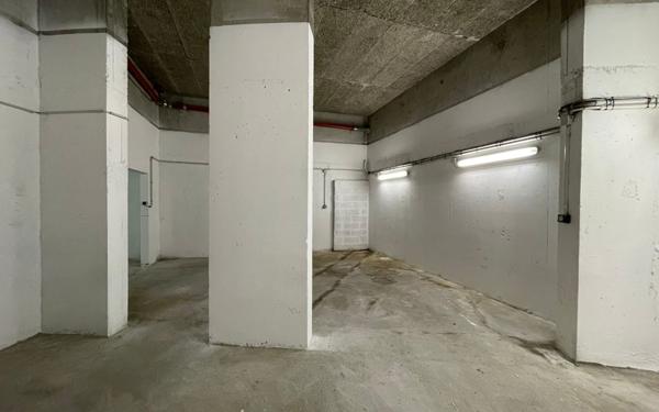 Stationnement à louer    114,50 m2 Saint-Nazaire