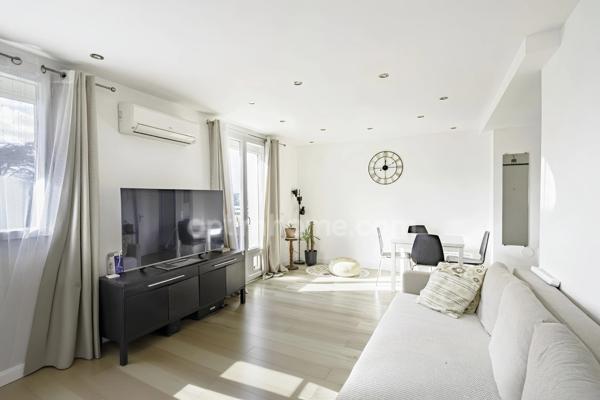 13010 - MARSEILLE - APPARTEMENT - 2 CHAMBRES - CLIMATISATION - BALCON - ÉTAGE ÉLEVÉ - CAVE - STATIONNEMENT - VUE PARC - RÉNOVATIONS COMPLÈTES - SAINT-TRONC - RENTABILITÉ LOCATIVE - EXCLUSIVITÉ