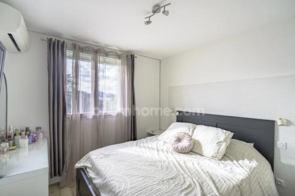 13010 - MARSEILLE - APPARTEMENT - 2 CHAMBRES - CLIMATISATION - BALCON - ÉTAGE ÉLEVÉ - CAVE - STATIONNEMENT - VUE PARC - RÉNOVATIONS COMPLÈTES - SAINT-TRONC - RENTABILITÉ LOCATIVE - EXCLUSIVITÉ