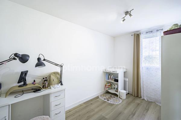 13010 - MARSEILLE - APPARTEMENT - 2 CHAMBRES - CLIMATISATION - BALCON - ÉTAGE ÉLEVÉ - CAVE - STATIONNEMENT - VUE PARC - RÉNOVATIONS COMPLÈTES - SAINT-TRONC - RENTABILITÉ LOCATIVE - EXCLUSIVITÉ