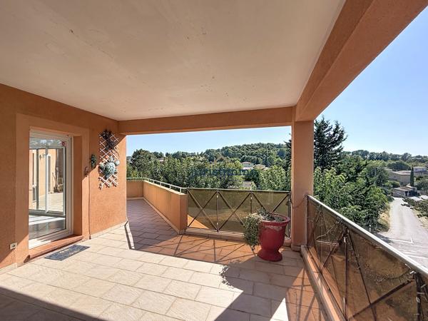 EXCLUSIVITÉ – Superbe appartement 105 m² -Très grande terrasse - Garage