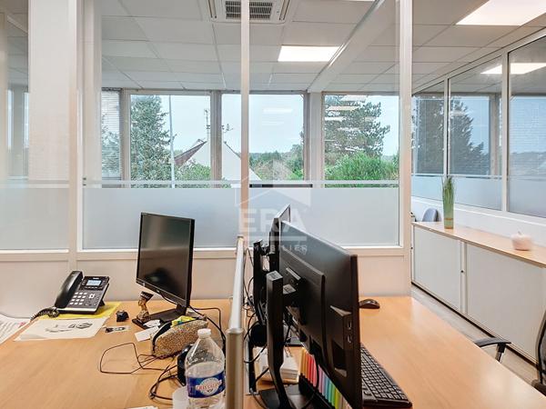 A LOUER  GRAND ESPACE DE BUREAUX A CHAUMONTEL 95270