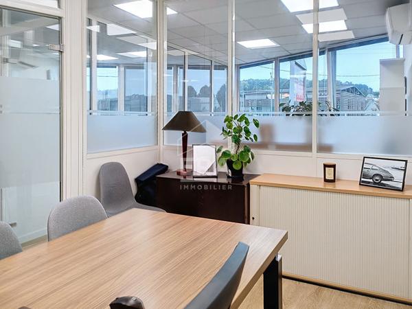 A LOUER  GRAND ESPACE DE BUREAUX A CHAUMONTEL 95270