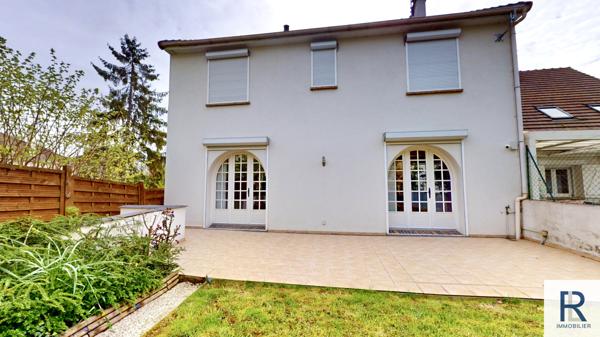 Bagneux (92220) Belle maison de 186 m2 repartie sur 2 nivaux à Bagneux