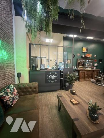 Un local commercial avec deux cave en sous-sol