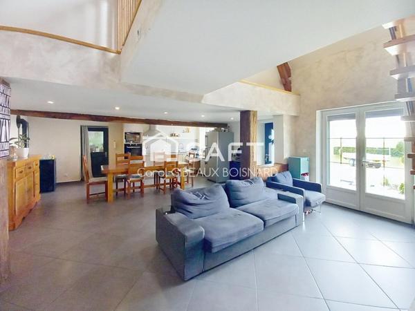 Longère rénovée avec goût, 3 chambres, garage et terrain