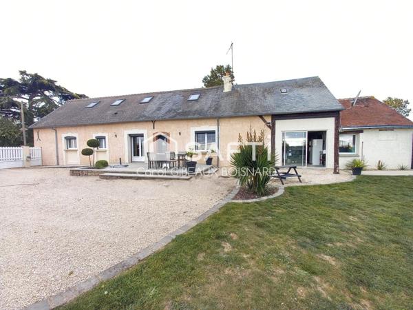 Longère rénovée avec goût, 3 chambres, garage et terrain