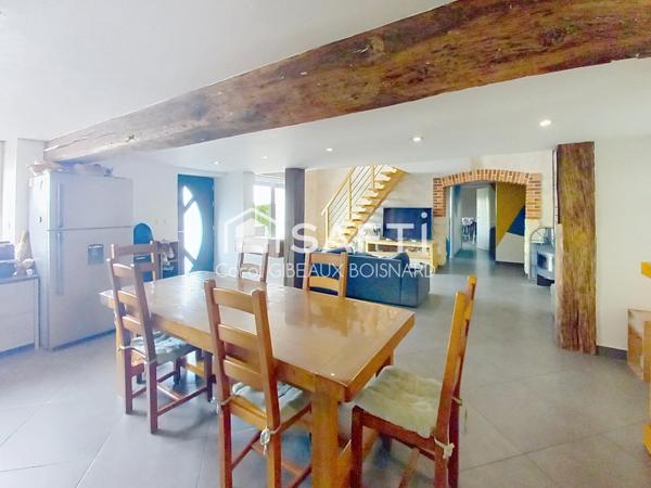 Longère rénovée avec goût, 3 chambres, garage et terrain