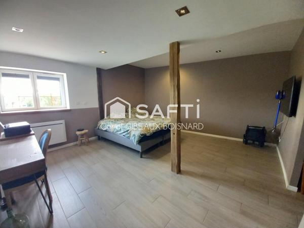 Longère rénovée avec goût, 3 chambres, garage et terrain