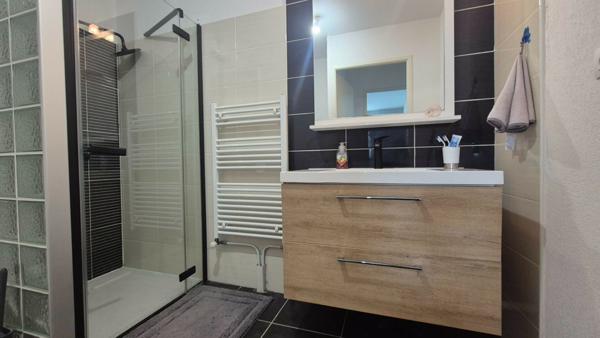 Appartement Gigean 2 pièce(s) 42 m2 avec terrasse