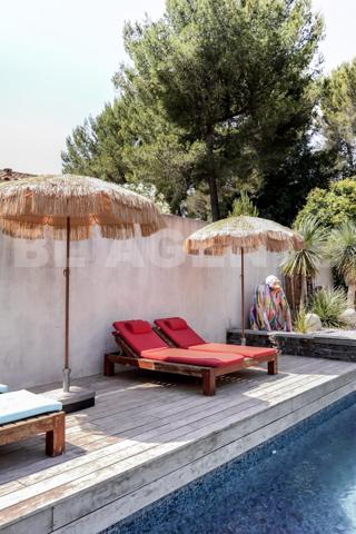 MAISON CONTEMPORAINE DE 260 M2 SUR TERRAIN ARBORE DE 1800 M2