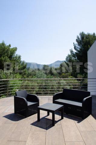 MAISON CONTEMPORAINE DE 260 M2 SUR TERRAIN ARBORE DE 1800 M2