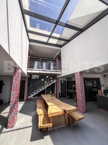 MAISON CONTEMPORAINE DE 260 M2 SUR TERRAIN ARBORE DE 1800 M2