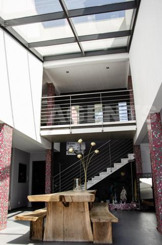 MAISON CONTEMPORAINE DE 260 M2 SUR TERRAIN ARBORE DE 1800 M2