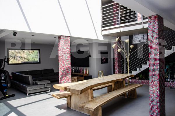 MAISON CONTEMPORAINE DE 260 M2 SUR TERRAIN ARBORE DE 1800 M2