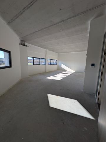 Plateau à aménager d'environ 60m²