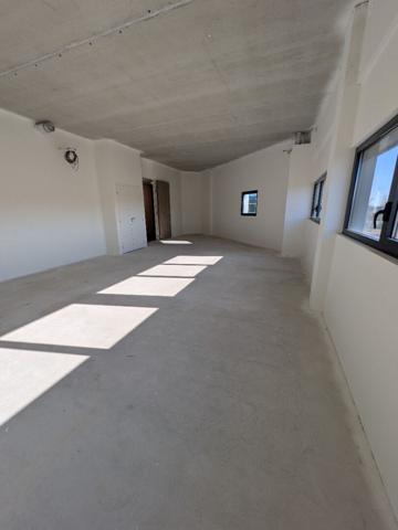 Plateau à aménager d'environ 60m²