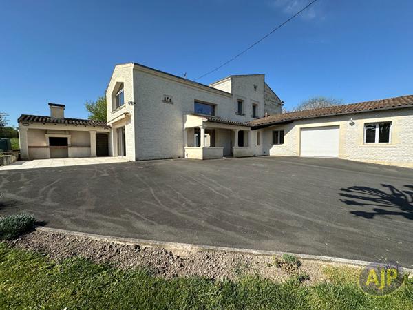 Vente maison Pons : 325 000 € - AJP Immobilier Pons
