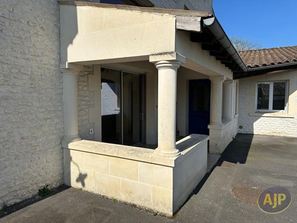Vente maison Pons : 325 000 € - AJP Immobilier Pons