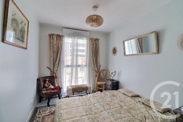 Appartement T3 à vendre  3 pièces - 92,31 m 2   FREJUS  - 83