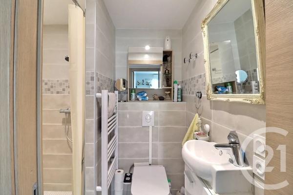 Appartement T3 à vendre  3 pièces - 92,31 m 2   FREJUS  - 83