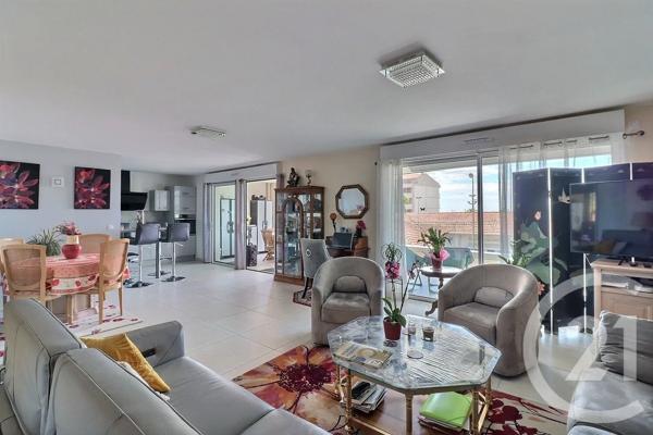 Appartement T3 à vendre  3 pièces - 92,31 m 2   FREJUS  - 83