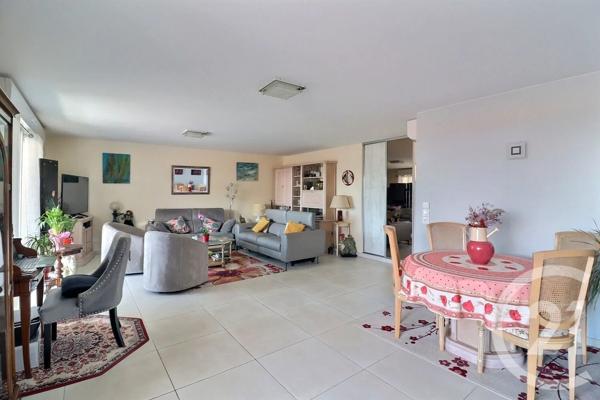 Appartement T3 à vendre  3 pièces - 92,31 m 2   FREJUS  - 83