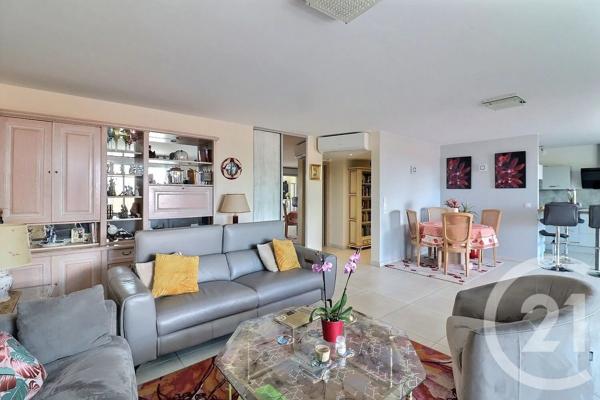 Appartement T3 à vendre  3 pièces - 92,31 m 2   FREJUS  - 83